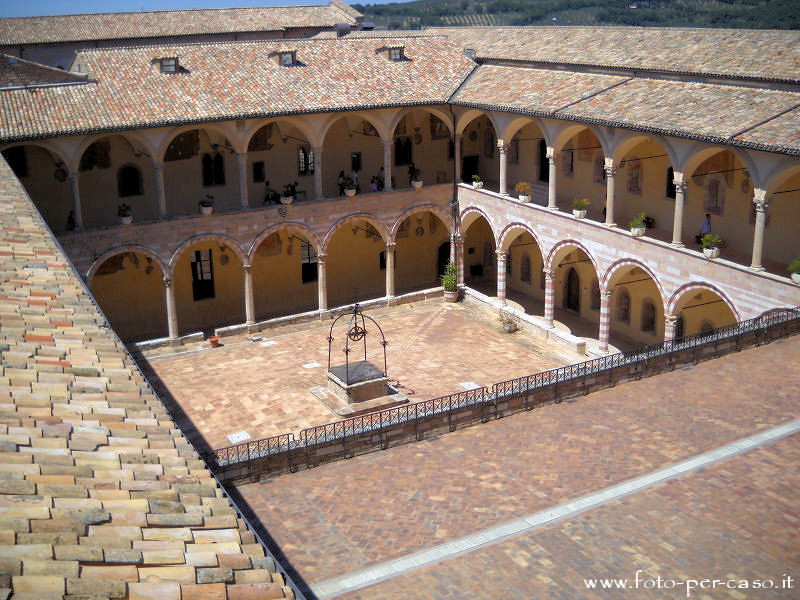 La cittadina di Assisi - Ingrandisci la foto