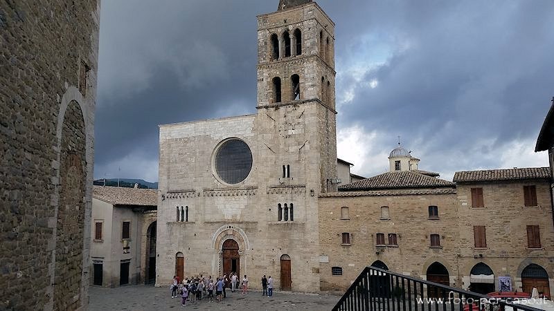 Il Duomo di San Michiele Arcangelo - Ingrandisci la foto