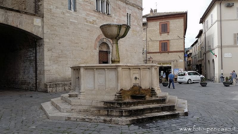 Fontana Monumentale di Piazza - Ingrandisci la foto