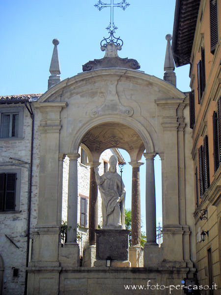 Statua di Sant'Ubaldo - Ingrandisci la foto
